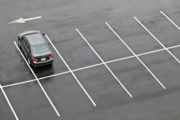 Parkplatzunfall – Vorfahrtregel „rechts vor links“