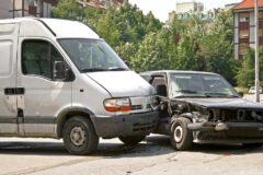 Verkehrsunfall zwischen Linksabbieger und Überholendem - Haftungsverteilung