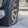 Notbremsung wegen Reifenplatzer eines vorausfahrenden Fahrzeugs