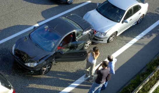 Verkehrsunfall Autobahn: Haftung eines Auffahrenden und überholenden Fahrzeugführers