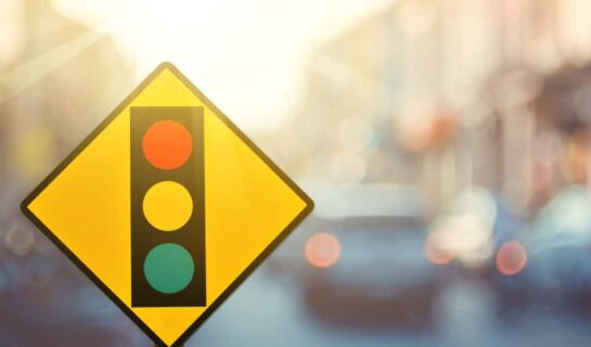 Rote Ampel überfahren? Punkte und Bußgelder drohen
