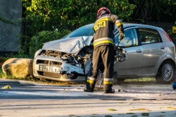 Verkehrsunfall – Beseitigung ölhaltiger Betriebsstoffe auf einer Kreisstraße