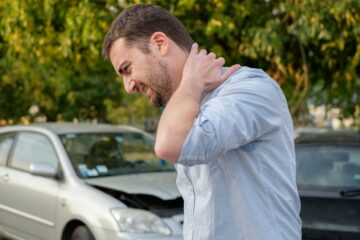 Verkehrsunfall – Erstattungsfähigkeit von Mietwagenkosten und Schmerzensgeld