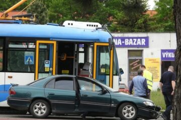 Verkehrsunfall zwischen Kraftfahrzeug und Straßenbahn
