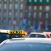 Taxikollision der Abfahrt von Taxistand mit Verkehrsteilnehmer des fließenden Verkehrs