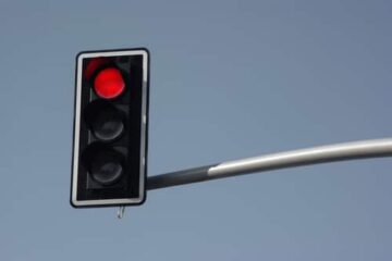 Verkehrsunfall – Alleinige Haftung bei qualifiziertem Rotlichtverstoß
