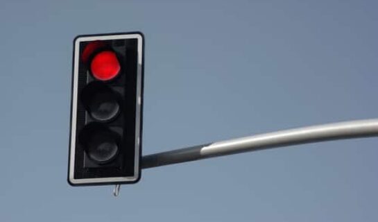 Verkehrsunfall – Alleinige Haftung bei qualifiziertem Rotlichtverstoß