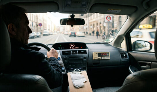 Taxischein weg trotz Betrug und Tempoverstößen ohne MPU